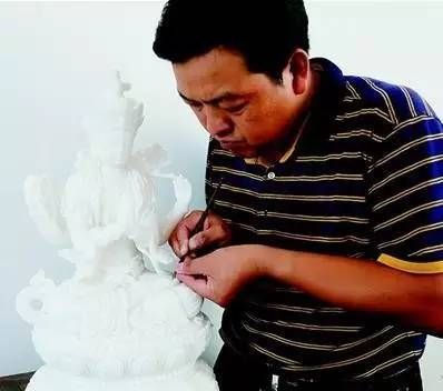 大冶石雕艺术家尹国安获“荆楚楷模”称号 