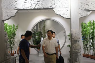 黄石市杜水生付市长参观视察湖北尹解元公司石雕展馆